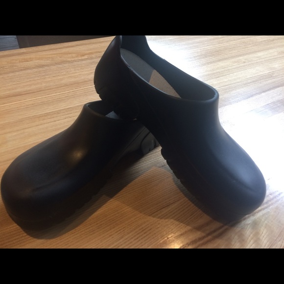 birkenstock non slip clogs